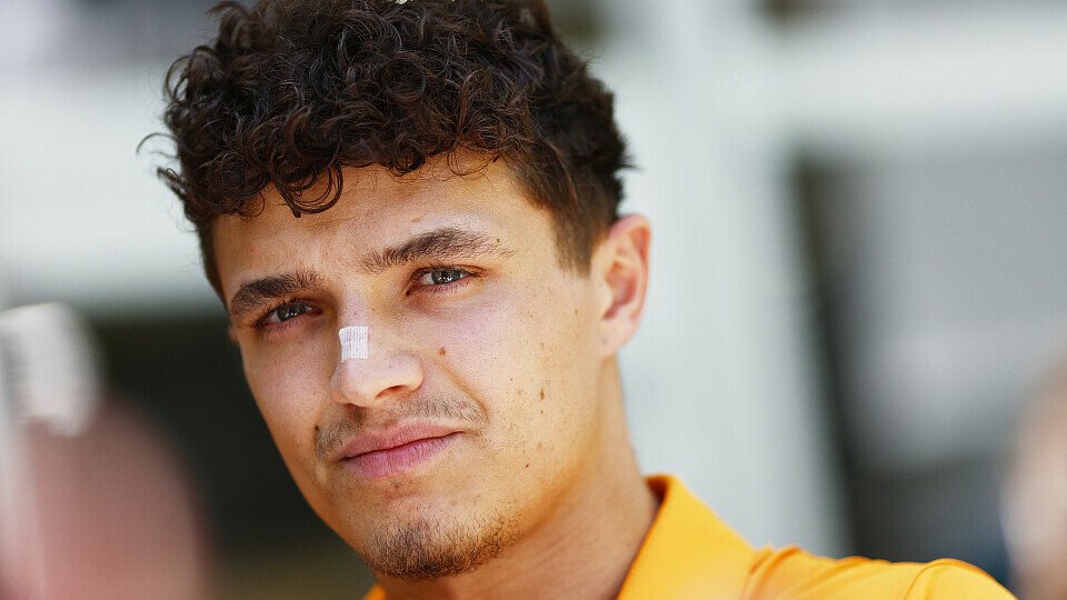 McLaren-Fahrer Lando Norris mit Pflaster im Paddock