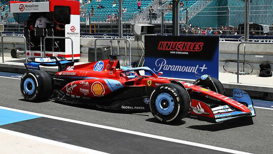 Ferrari-Fahrer Charles Leclerc in der Boxengasse