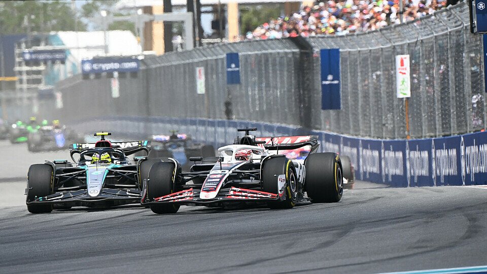 Duell zwischen Kevin Magnussen (Haas) und Lewis Hamilton (Mercedes)