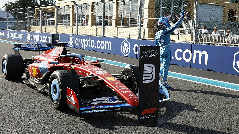 Der drittplatzierte Charles Leclerc (Ferrari) im Parc Ferme