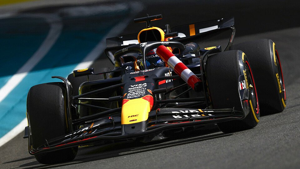 Max Verstappen mit einem in der Aufhängung eingeklemmten Poller im Miami-GP