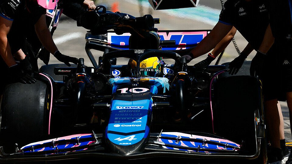Alpine-Fahrer Pierre Gasly in der Boxengasse 