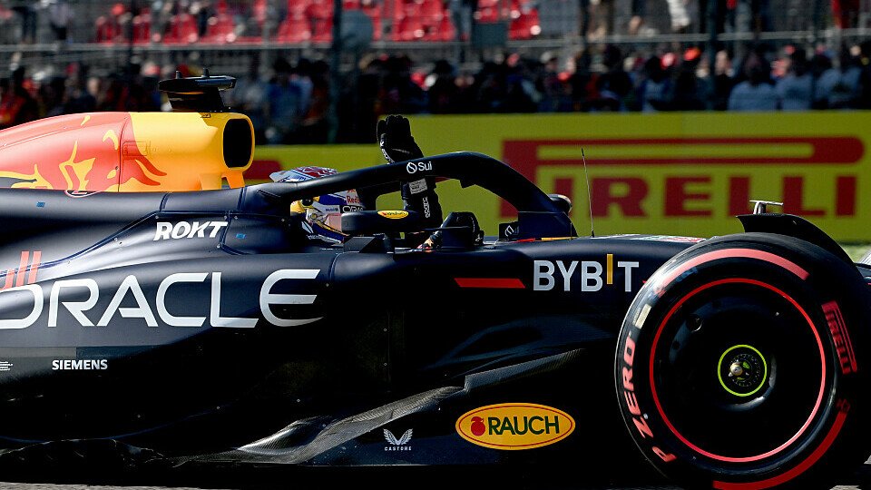 Polesetter Max Verstappen (Red Bull) auf dem Weg zum Parc Ferme Polesetter Max Verstappen (Red Bull) auf dem Weg zum Parc Ferme