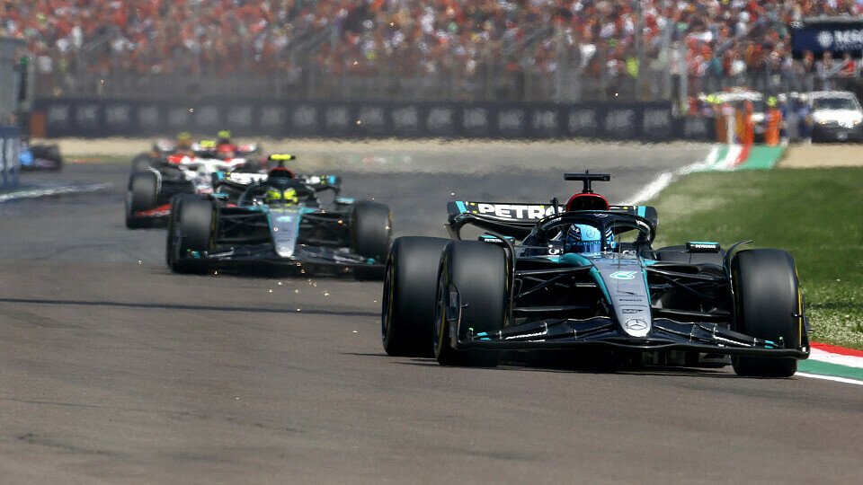 Mercedes-Pilot George Russell vor Teamkollege Lewis Hamilton
