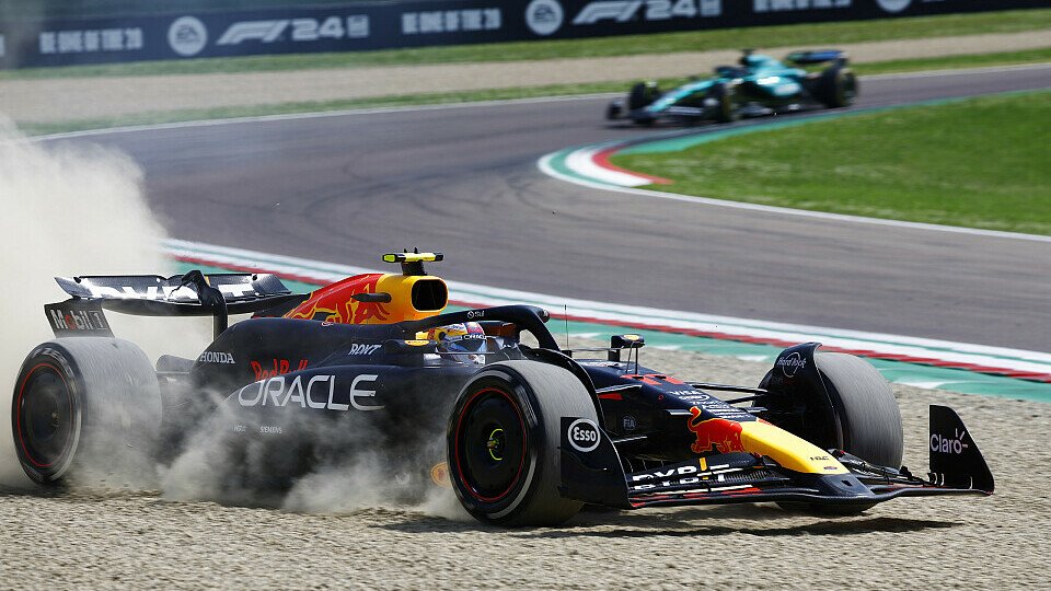 Red Bull-Fahrer Sergio Perez im Kiesbett