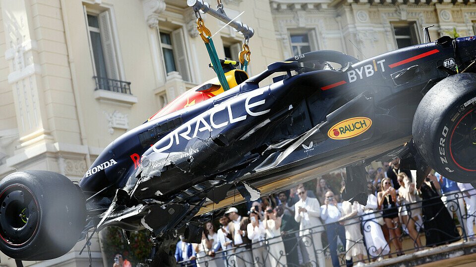 Red Bull von Sergio Perez nach Startunfall