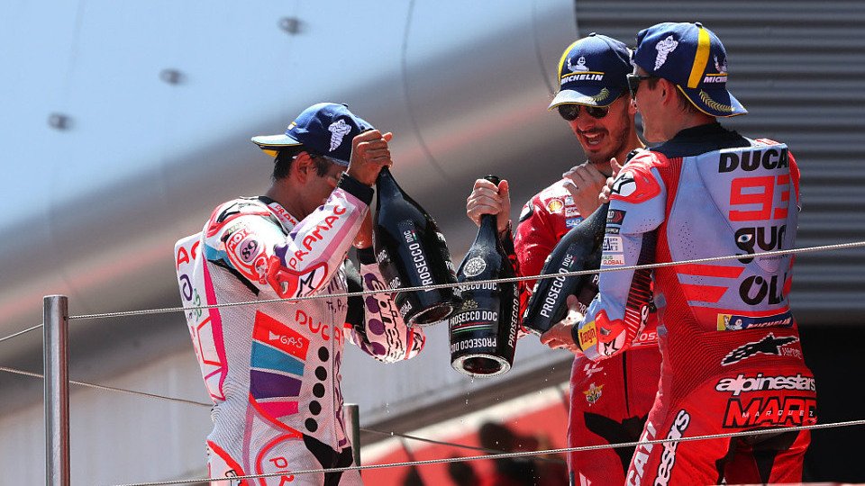 Les trois premiers de la course MotoGP à Barcelone, photo : LAT Images