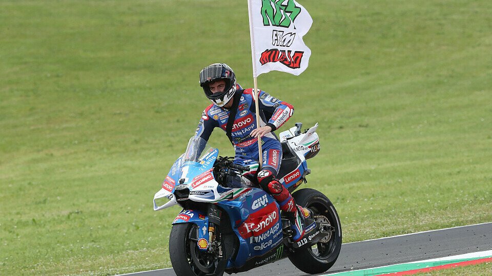 Francesco Bagnaia schoss im Italien GP beim Start an die Front, Foto: LAT Images
