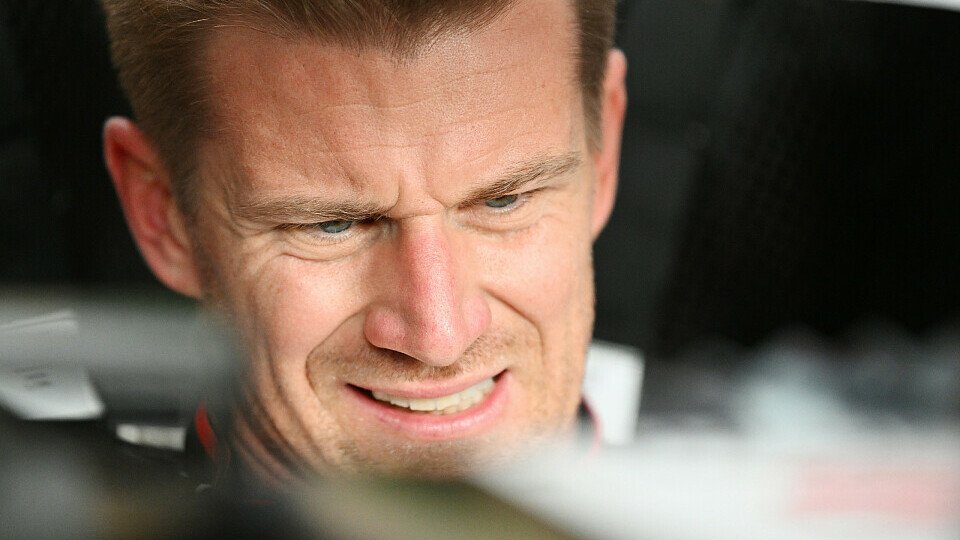 Haas-Fahrer Nico Hülkenberg in der Box