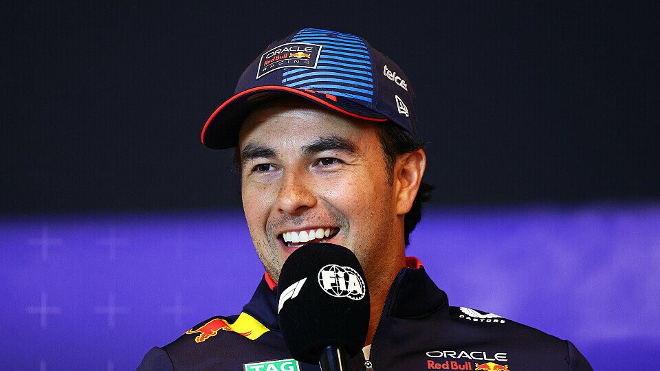 Red Bull-Fahrer Sergio Perez in der Pressekonferenz