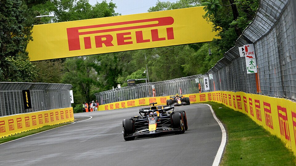 Red Bull-Pilot Max Verstappen vor Teamkollege Sergio Perez