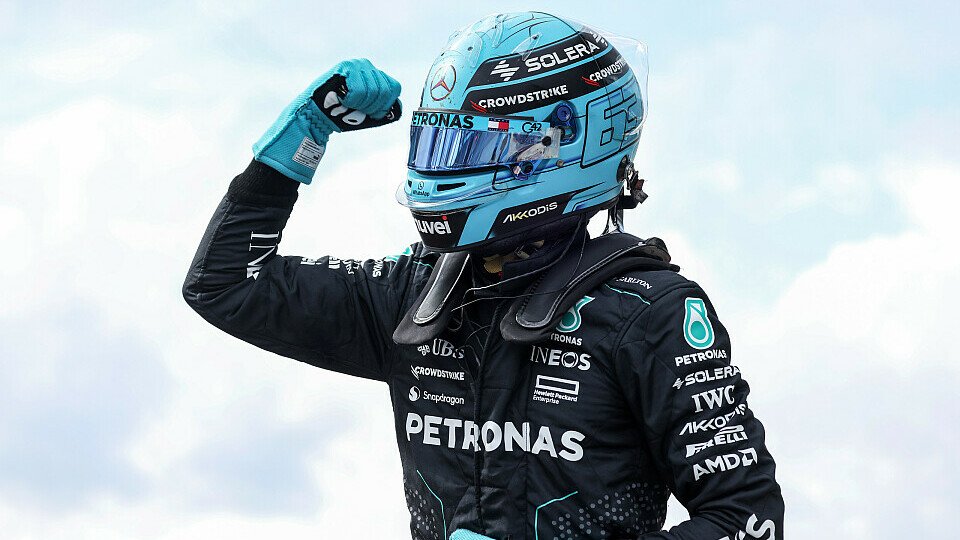 Mercedes-Fahrer George Russell feiert seine Pole Position im Parc Ferme