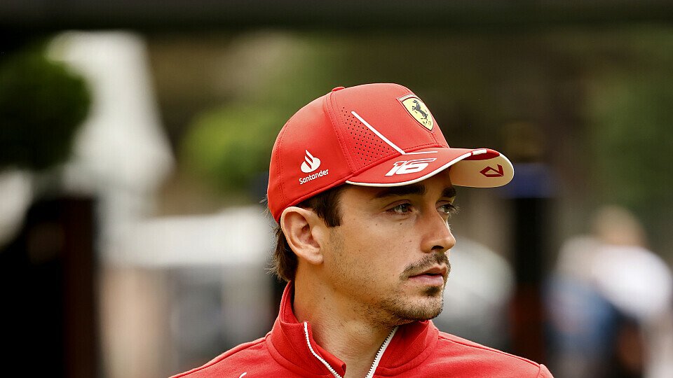 Ferrari-Fahrer Charles Leclerc im Paddock