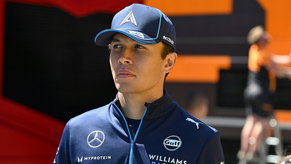 Alex Albon im Fahrerlager beim Spanien GP 2024