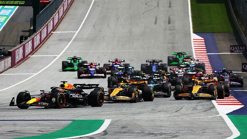 Polesetter Max Verstappen (Red Bull) gewinnt den Start vor Lando Norris (McLaren) Polesetter Max Verstappen (Red Bull) gewinnt den Start vor Lando Norris (McLaren)