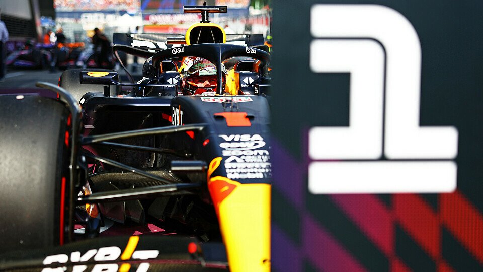Polesetter Max Verstappen (Red Bull) kommt im Parc Ferme an Polesetter Max Verstappen (Red Bull) kommt im Parc Ferme an