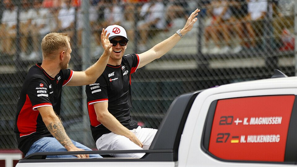 Fahrerparade mit den Haas-Piloten Kevin Magnussen und Nico Hülkenberg