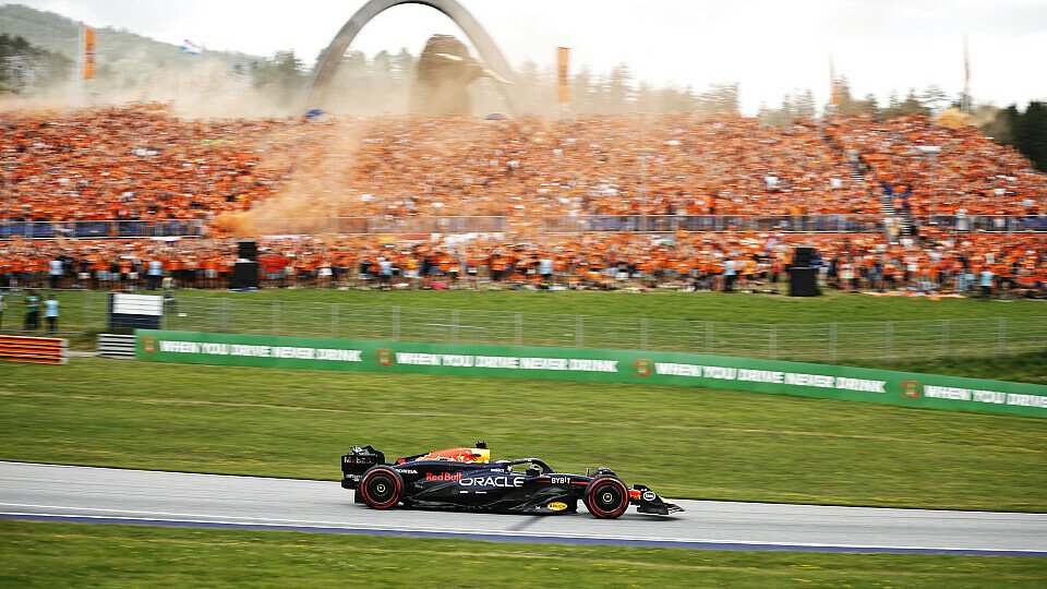 Max Verstappen (Red Bull) vor seiner Fan-Tribüne