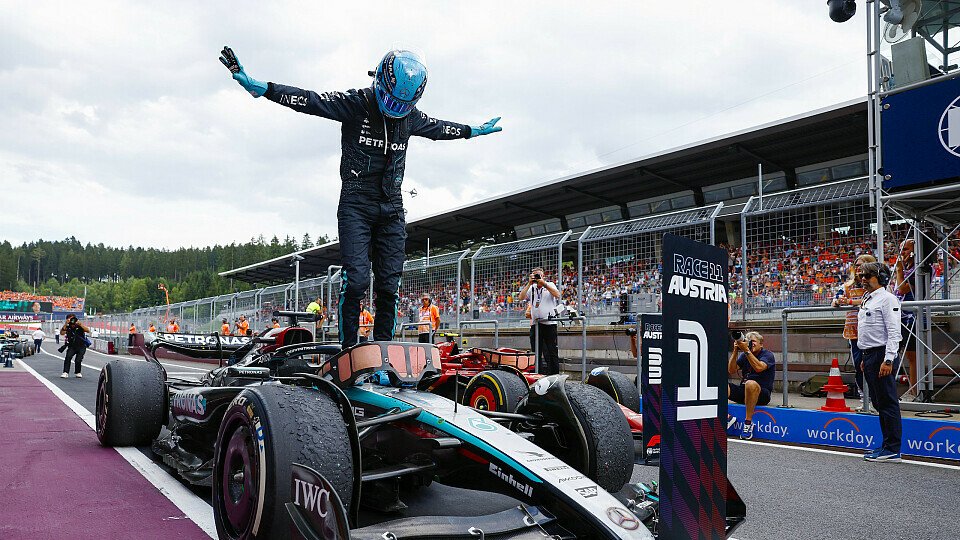 George Russell (Mercedes) feiert seinen ersten Saisonsieg im Parc Ferme