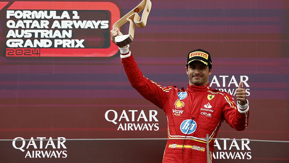 Carlos Sainz Jr. (Ferrari) feiert Platz 3 auf dem Podium