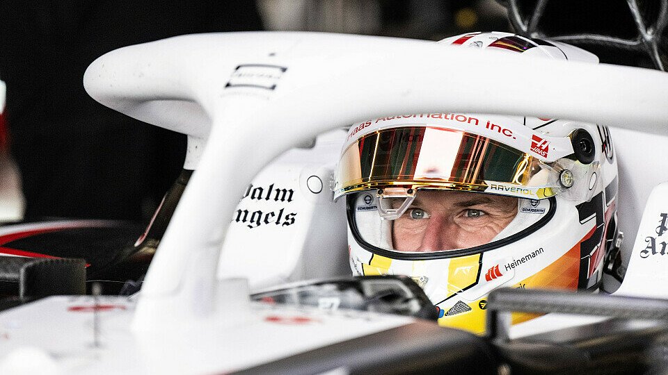 Haas-Fahrer Nico Hülkenberg in der Box