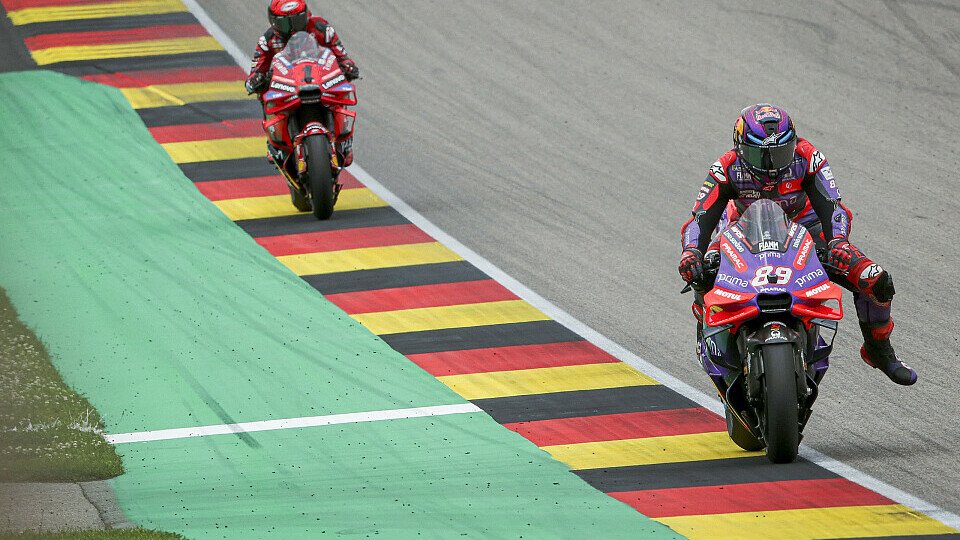Francesco Bagnaia lag am Sachsenring nur knapp hinter Jorge Martin, Foto: LAT Images