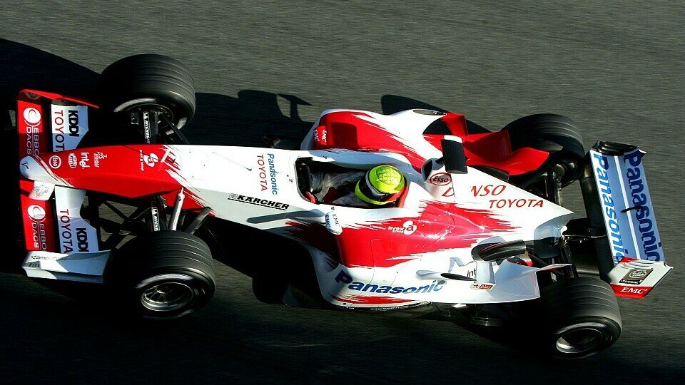 Ralf Schumacher testet 2004 das Formel 1 Auto von Toyota auf der Rennstrecke in Jerez.