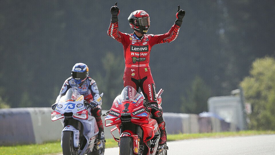 Francesco Bagnaia siegte im Sprint vor Jorge Martin, Foto: LAT Images
