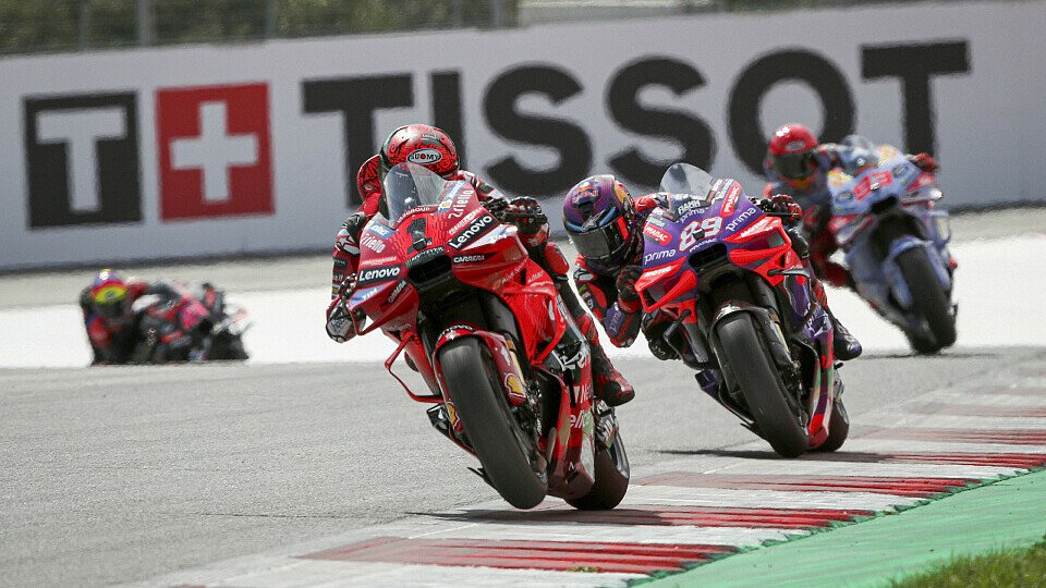 Das Duell um den Sprint-Sieg währte nur kurz, Foto: LAT Images