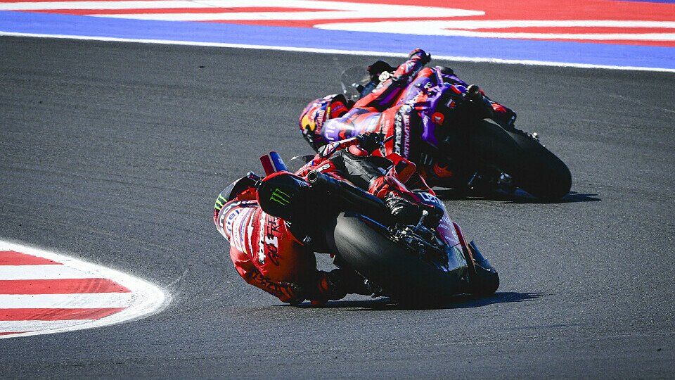 Francesco Bagnaia hinter Jorge Martin im MotoGP-Sprint in Misano