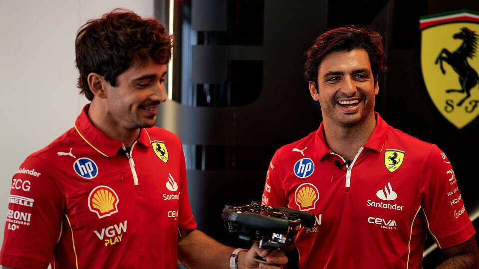 Charles Leclerc und Carlos Sainz Jr. in der Ferrari-Box