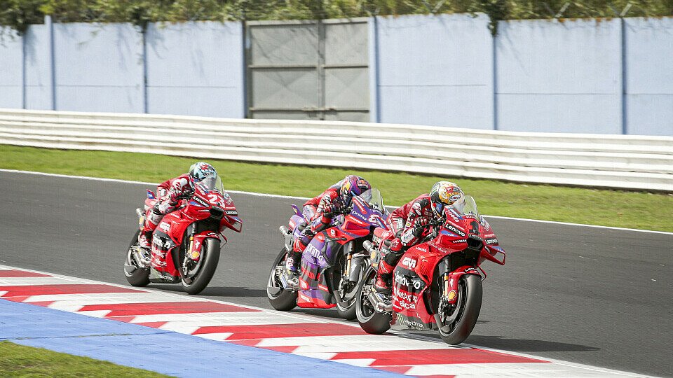 Der WM-Kampf der MotoGP spitzt sich immer weiter zu, Foto: LAT Images