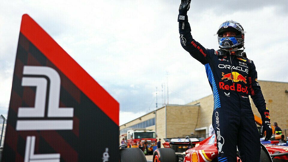 Max Verstappen (Red Bull) feiert die Sprint-Pole im Parc Ferme