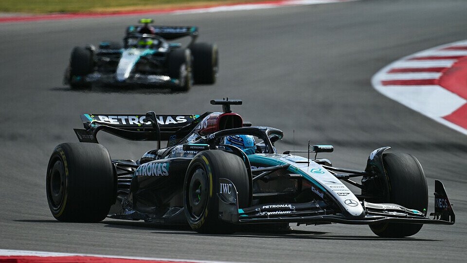 Mercedes-Pilot George Russell vor Teamkollege Lewis Hamilton Mercedes-Pilot George Russell vor Teamkollege Lewis Hamilton