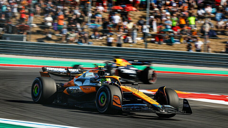 Lando Norris vor Max Verstappen im Rennen beim USA-GP