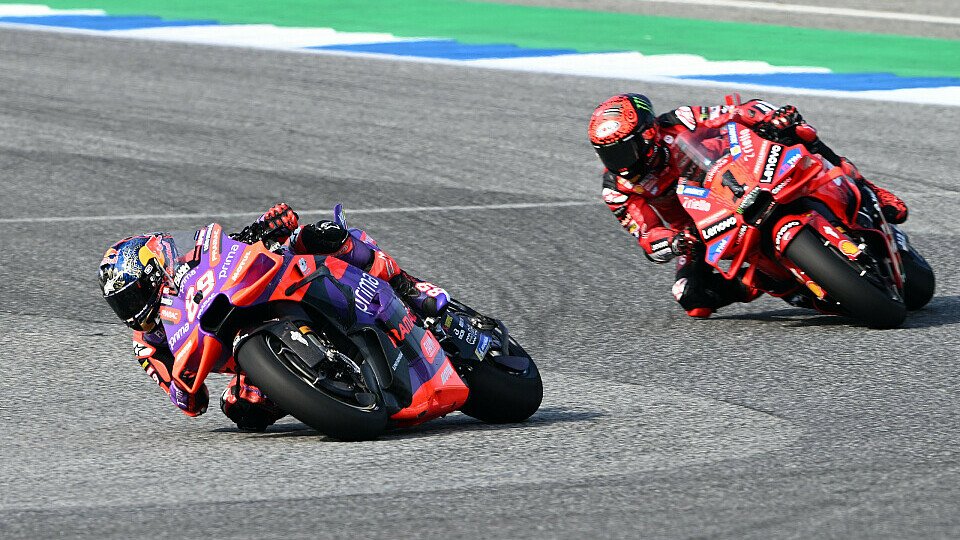 Jorge Martin setzte sich im Thailand-Sprint gegen Francesco Bagnaia durch, Foto: LAT Images