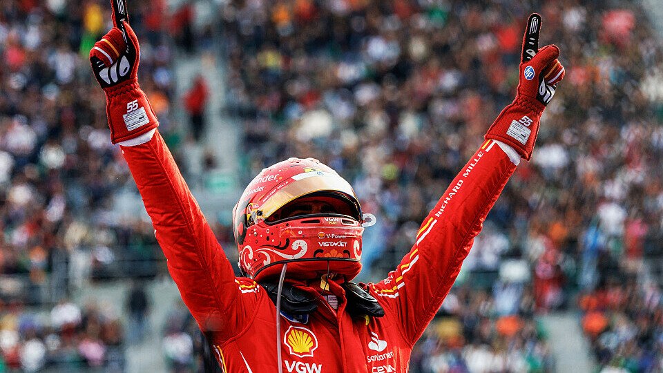 Ferrari-Pilot Carlos Sainz Jr. feiert seinen zweiten Saisonsieg Ferrari-Pilot Carlos Sainz Jr. feiert seinen zweiten Saisonsieg