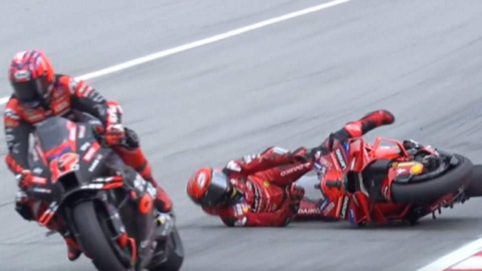 Francesco Bagnaia stürzt in Barcelona