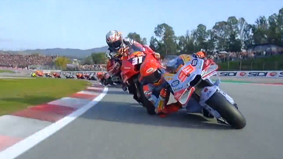 Pedro Acosta und Marc Marquez geraten im Sprint aneinander, Foto: MotoGP.com/Screenshot