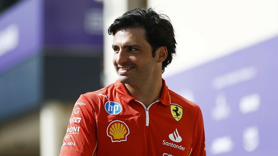 Ferrari-Fahrer Carlos Sainz Jr. im Paddock