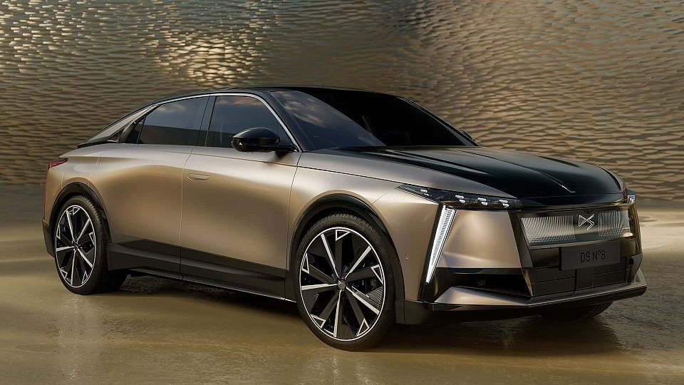 DS Automobiles, N°8