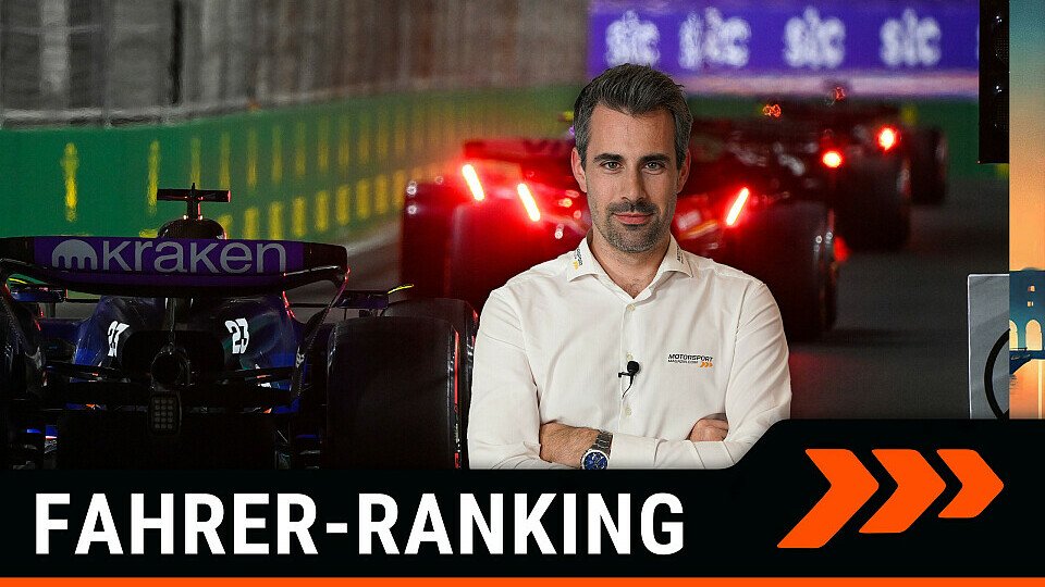 MSM-Redakteur Christian Menath vor mehreren Formel-1-Autos