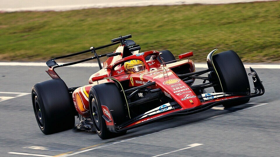 Lewis Hamilton im Ferrari fährt beim Reifentest mit 2026er-Pirellis in Barcelona