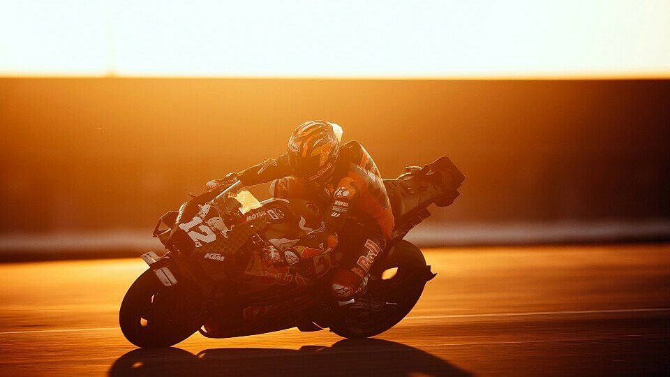 Maverick Vinales au crépuscule, Photo : KTM Media