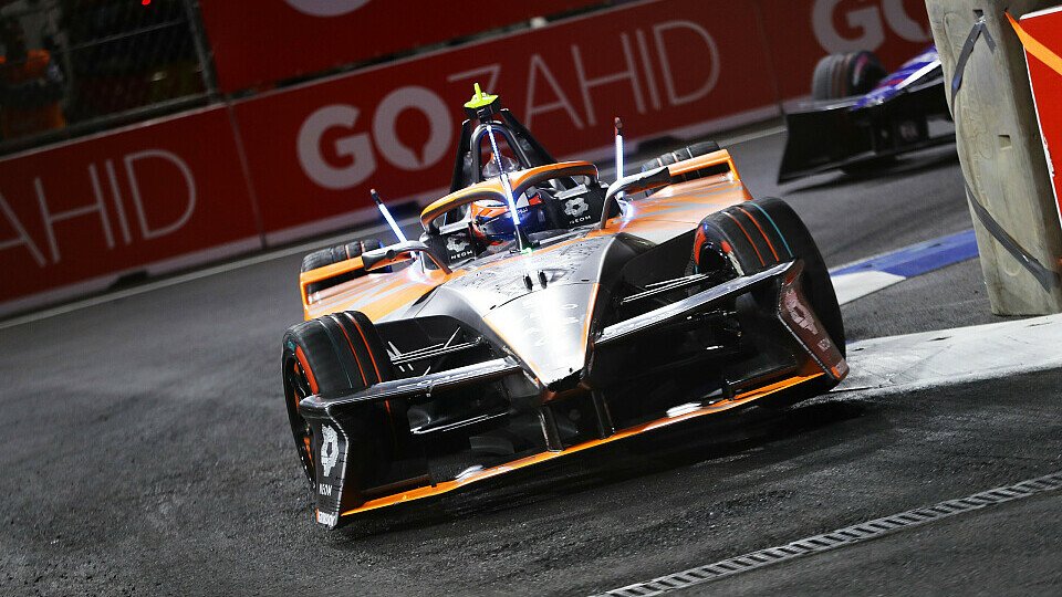 Taylor Barnard im McLaren-Nissan