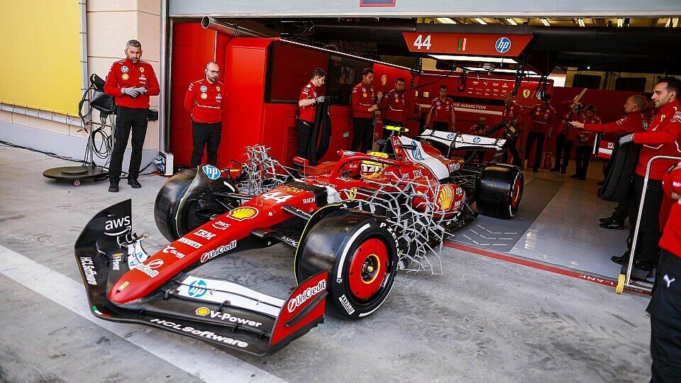 Ferrari-Fahrer Lewis Hamilton bei der Ausfahrt