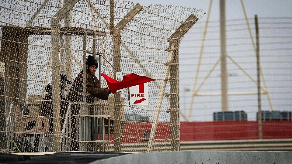 Formel 1, Bahrain, Rote Flagge, Unterbrechung, Tag 1, Stromausfall, F1, Abbruch, Rot, Flagge, Testfahrten