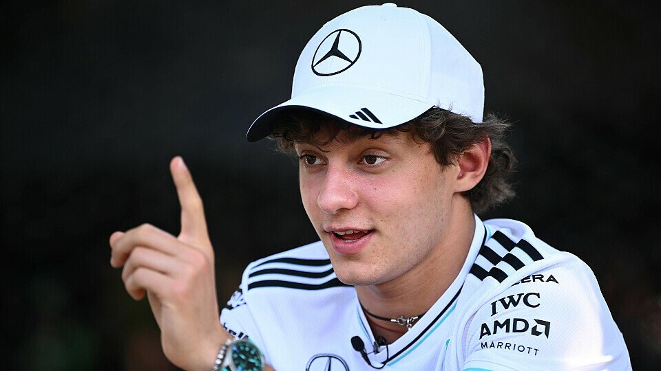 Mercedes-Fahrer Andrea Kimi Antonelli im Paddock