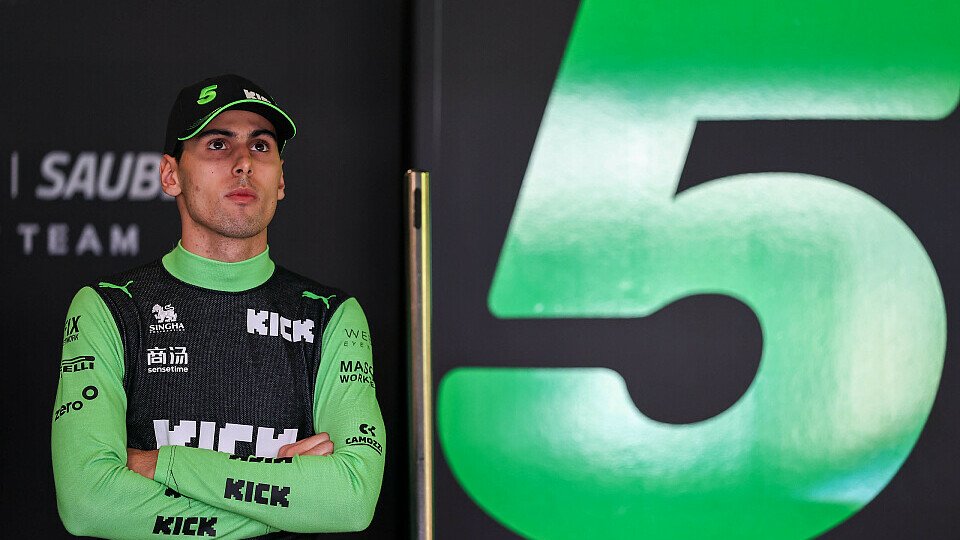 Sauber-Fahrer Gabriel Bortoleto in der Box