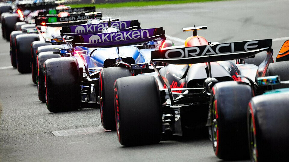 Boxengasse vor dem Start zum Qualifying
